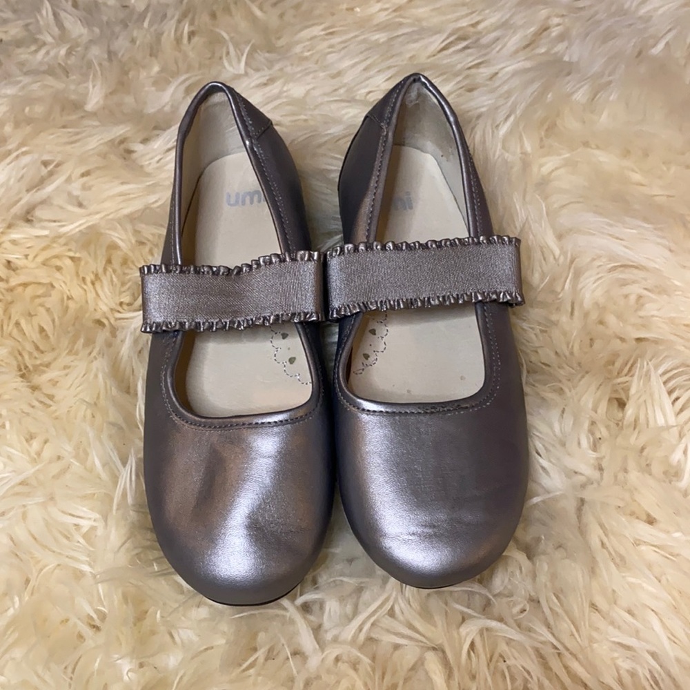 Umi kids elastic strap metallic silver Mary Jane dress shoes size 3